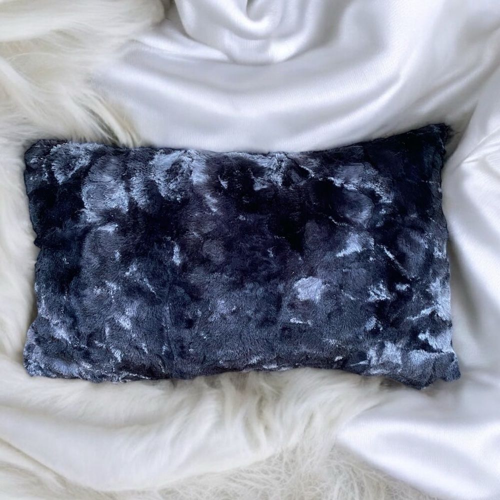 NWOT NEW Aviva Stanoff Grey Faux Fur Accent Luxury Down Filled Decorative Pillow